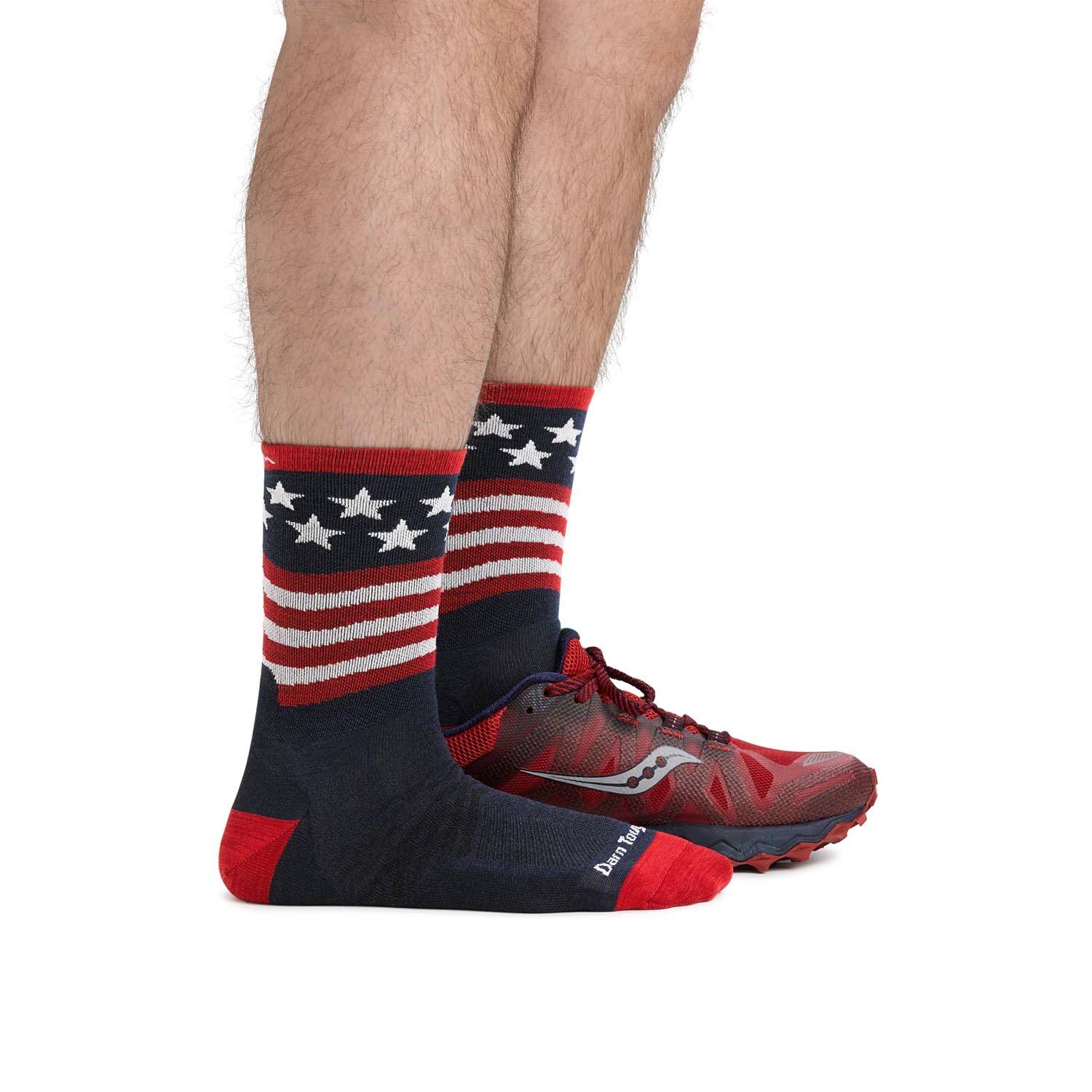 DARN TOUGH MEN'S PATRIOT MICRO CREW ULTRA-LIGHTWEIGHT RUNNIN