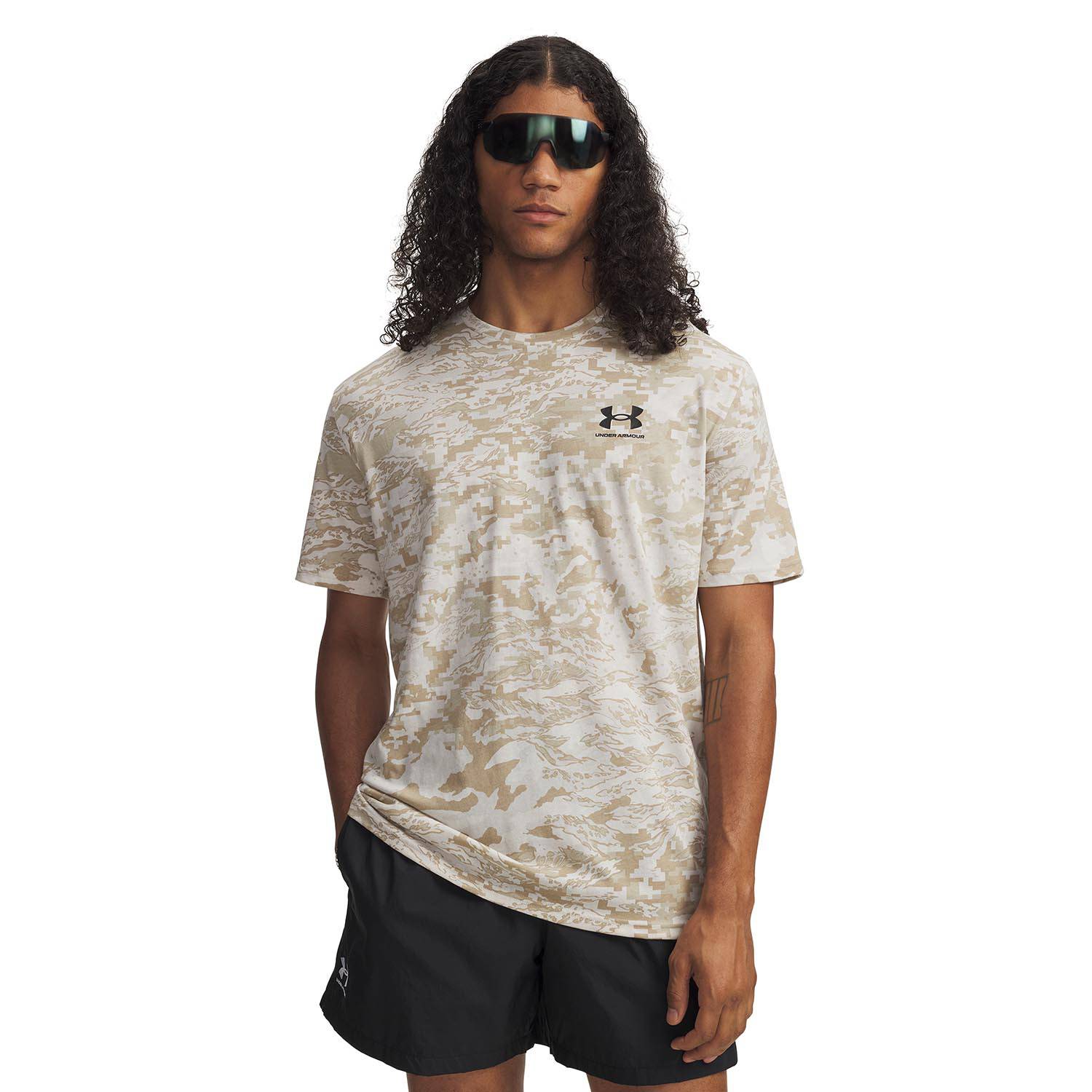 UNDER ARMOUR MEN�S ABC CAMO SHORT SLEEVE SHIRT