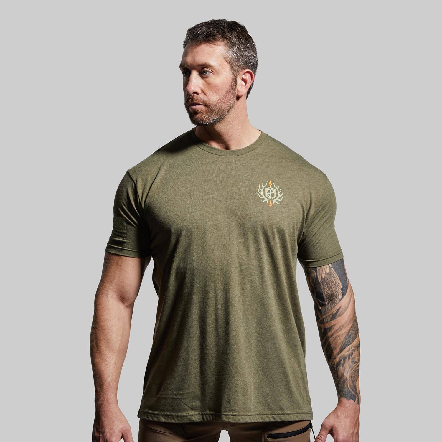 BORN PRIMITIVE MEN'S OUTDOOR EMBLEM TEE