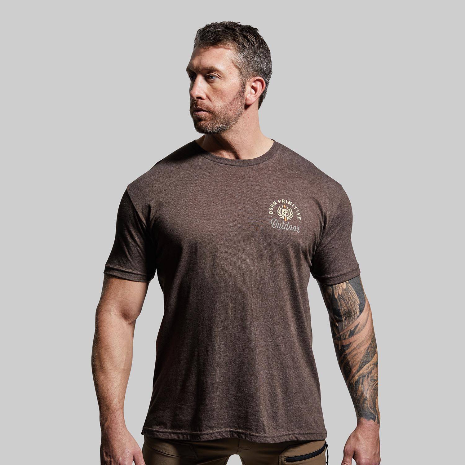 BORN PRIMITIVE MEN'S OUTDOOR MULE DEER BADGE TEE