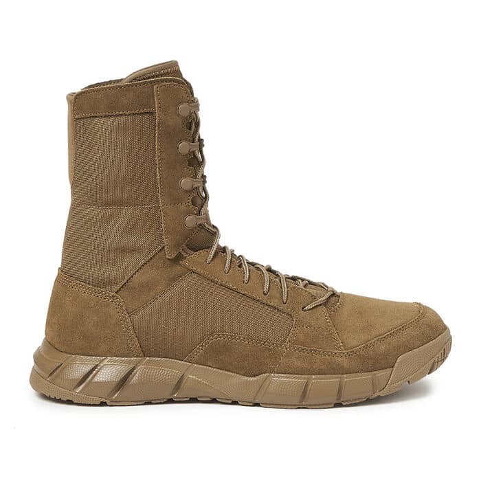 Oakley SI 8 Inch Light Assault Boots 2 in Coyote